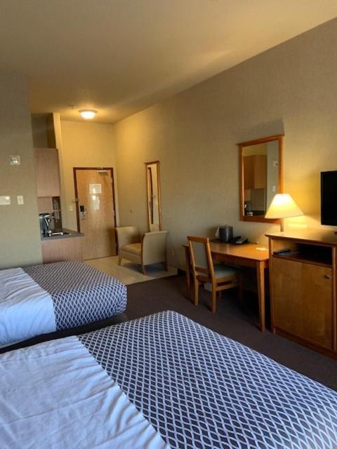 Clarion Pointe Hotel Rimbey Exterior photo