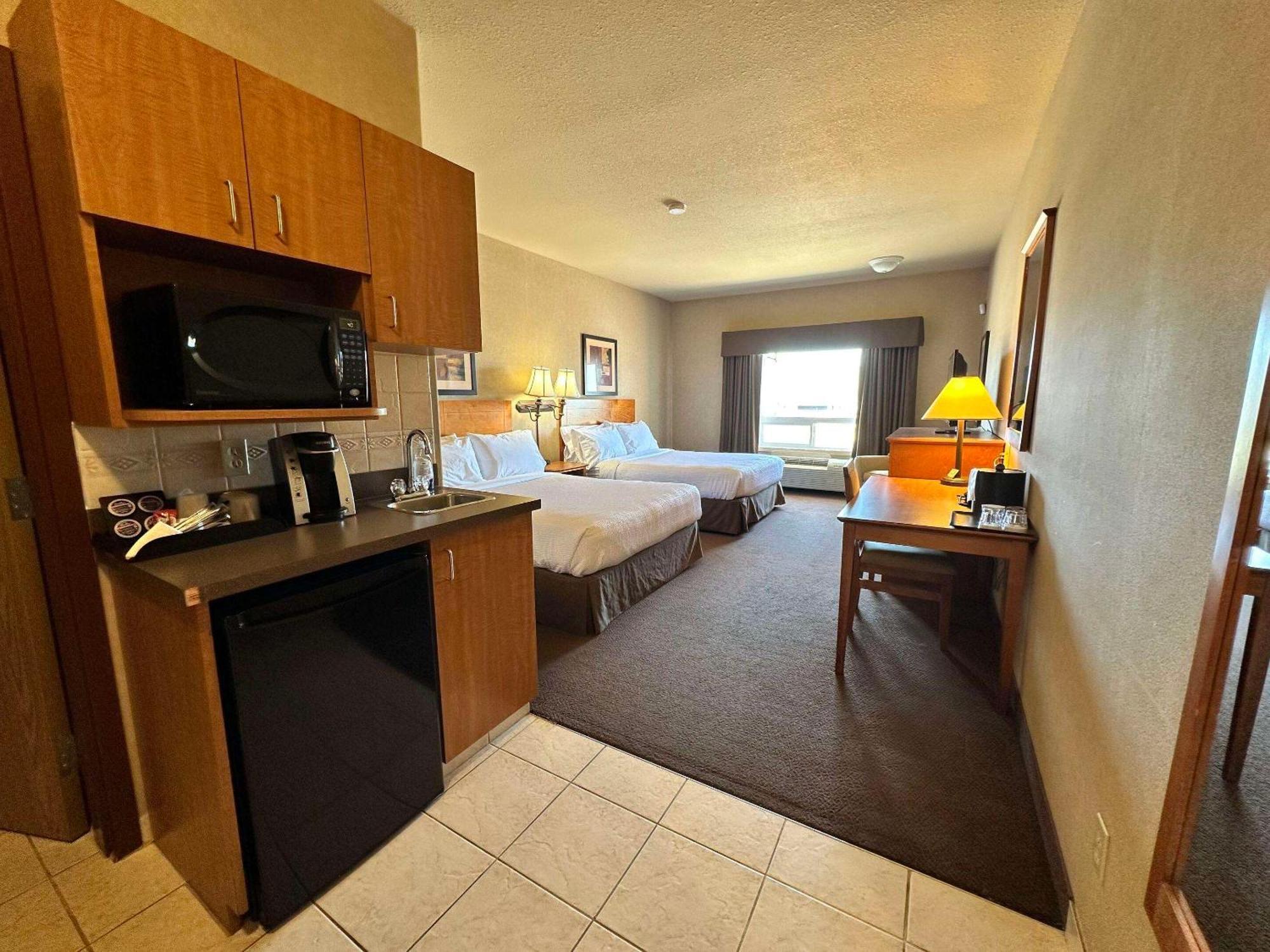 Clarion Pointe Hotel Rimbey Exterior photo