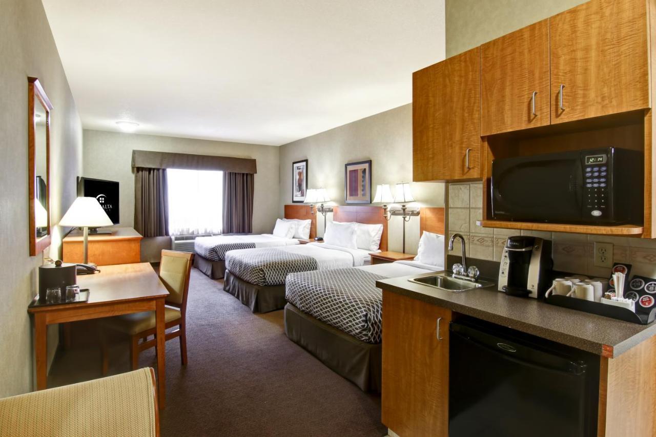 Clarion Pointe Hotel Rimbey Exterior photo