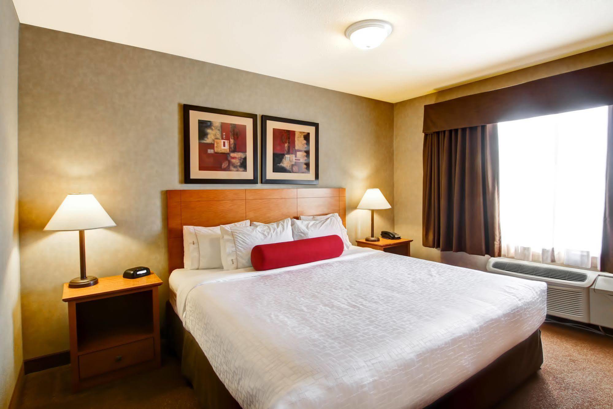 Clarion Pointe Hotel Rimbey Exterior photo